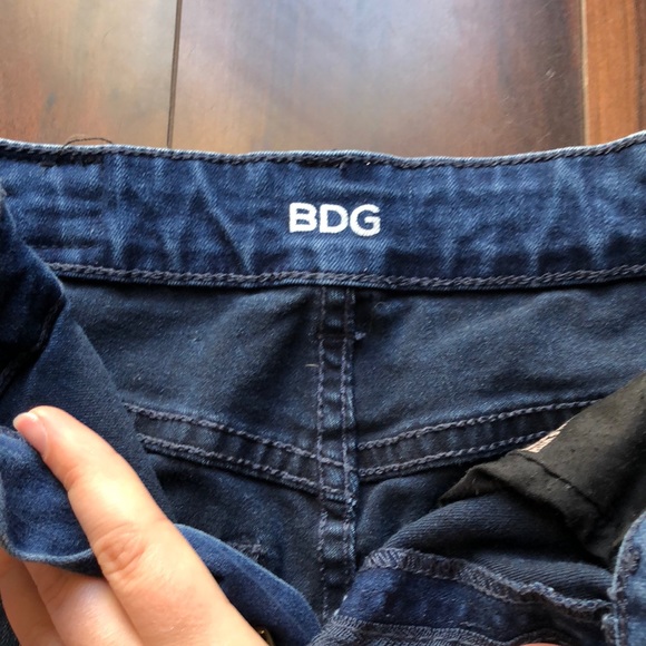 Dark Jean shorts from Urban outfitters - Picture 3 of 4